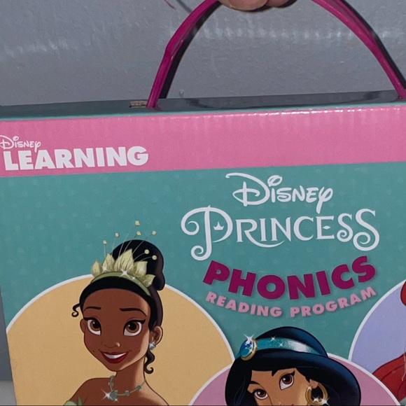 π 12 book set Disney phonics/reading books in carrying case - Picture 4 of 4